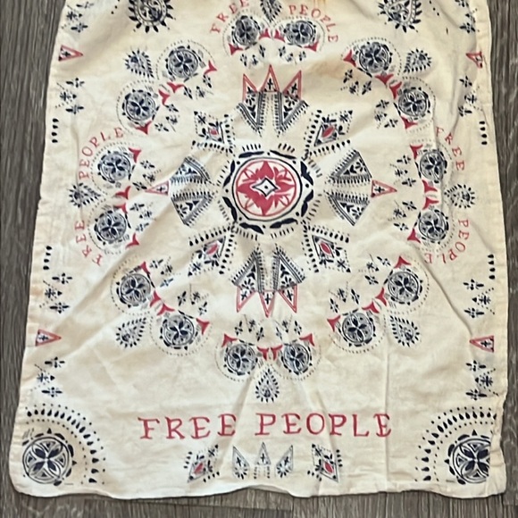 Free People 💝 10/$10 💝 Drawstring Bag with Bohemian Print - Picture 6 of 8